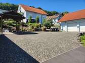 Haus zum Mieten in Petersberg 3.000,00 € 230 m²