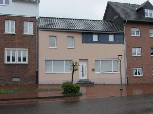 Foto - Haus zum Kaufen in Uebach-Palenberg 70.000,00 € 185 m²
