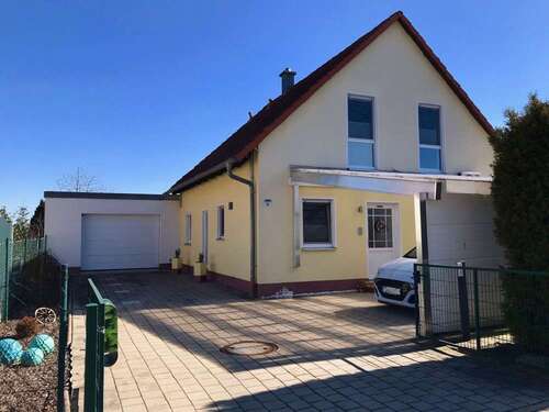Foto - Haus zum Mieten in Mitteleschenbach 1.270,00 € 126 m²