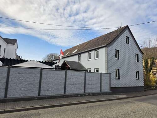 Foto - Haus zum Kaufen in Staudt 229.000,00 € 275 m²