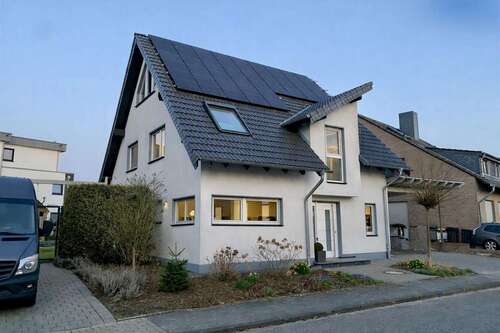 Foto - Haus zum Mieten in Kleinenbroich 3.450,00 € 200 m²