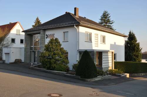 Foto - Haus zum Kaufen in Warburg-Menne 360.000,00 € 479 m²