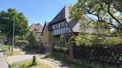 Foto - Haus zum Kaufen in Berlin 2.230.000,00 € 221 m²