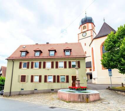 Foto - Haus zum Kaufen in Ehrenkirchen 449.000,00 € 287 m²