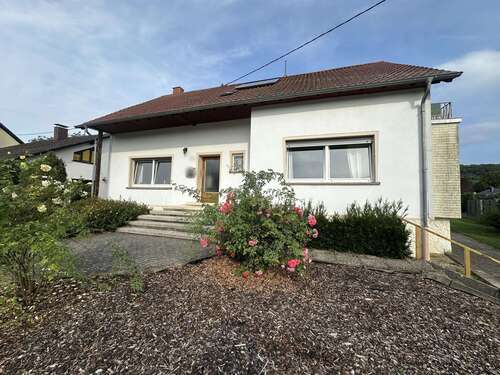 Foto - Haus zum Kaufen in Rehlingen-Siersburg 280.000,00 € 216 m²
