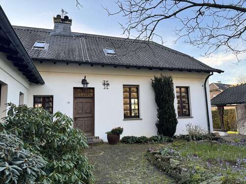 Foto - Haus zum Mieten in Neukirchen-Vluyn 1.300,00 € 126 m²