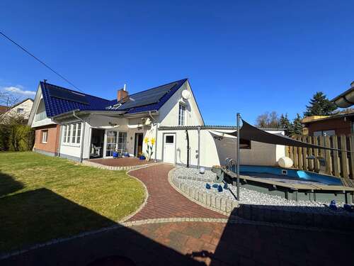 Foto - Haus zum Kaufen in Bergen 379.000,00 € 235.4 m²