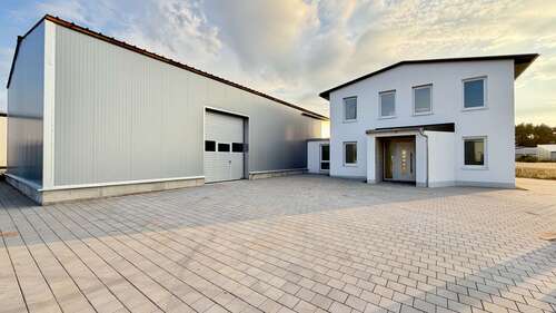 Foto - Halle in Röttenbach 649.900,00 € 196.89 m²