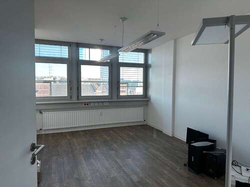 Foto - Büro in Köln 950,00 € 30 m² - 950,00&nbsp;EUR Kaltmiete, ca.&nbsp; 30,00&nbsp;m&sup2;