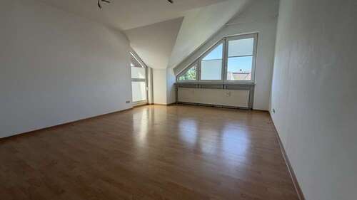 Foto - Wohnung zum Mieten in Dörfles-Esbach 550,00 € 74.67 m²