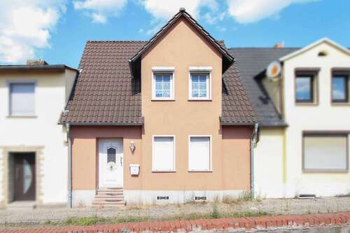 Foto - Haus zum Kaufen in Bernburg 75.000,00 € 80 m²