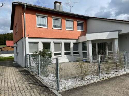 Foto - Wohnung zum Mieten in Aletshausen 680,00 € 91 m²
