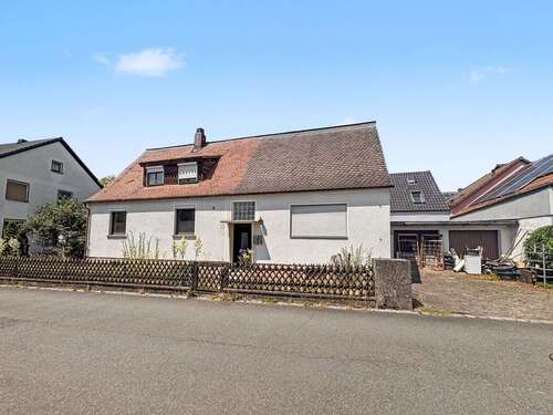 Foto - Haus zum Kaufen in Höchstadt an der Aisch 235.000,00 € 97 m²