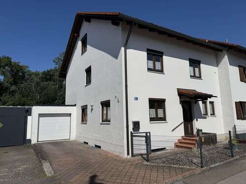 Foto - Haus zum Kaufen in Oberstimm 555.000,00 € 198 m²