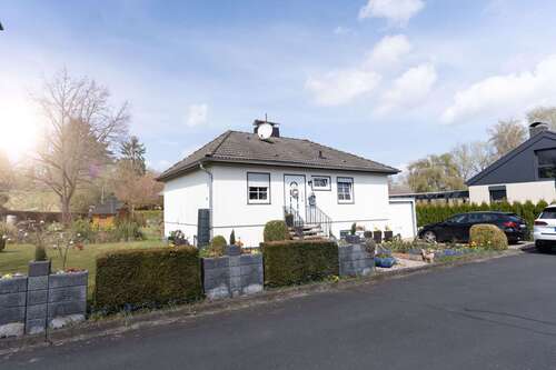 Foto - Haus zum Kaufen in Lohfelden 298.000,00 € 124 m²