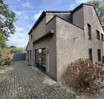 Haus zum Mieten in Meerbusch 1.900,00 € 174 m²