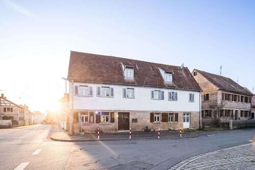 Foto - Haus zum Kaufen in Erlangen-Büchenbach 789.000,00 € 303 m²