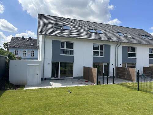 Foto - Haus zum Mieten in Langenfeld-Reusrath 2.425,00 € 137 m²