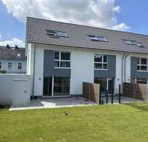 Haus zum Mieten in Langenfeld-Reusrath 2.425,00 € 137 m²