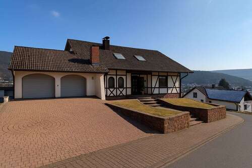 Foto - Haus zum Kaufen in Eschau 565.000,00 € 400 m²