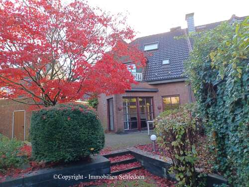 Foto - Haus zum Kaufen in Oberhausen 650.000,00 € 183.8 m²