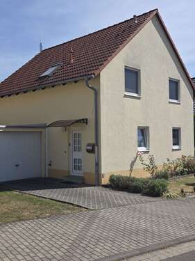 Foto - Haus zum Mieten in Rötha 1.284,00 € 107 m²