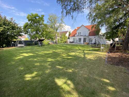 Foto - Haus zum Kaufen in Schwalbach am Taunus 1.590.000,00 € 275 m²