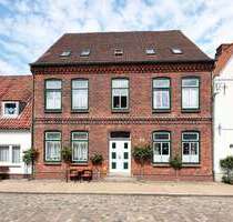 Haus zum Kaufen in Friedrichstadt 640.000,00 € 271.77 m²
