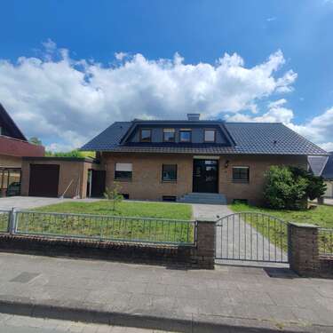 Foto - Haus zum Mieten in Hövelhof 2.000,00 € 220 m²
