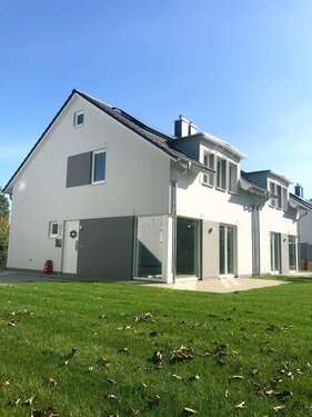 Foto - Haus zum Mieten in Sanitz 1.599,00 € 121 m²