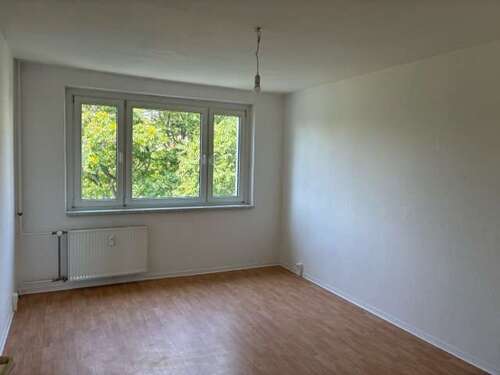 Foto - Wohnung zum Mieten in Halle (Saale) 353,00 € 60.71 m²