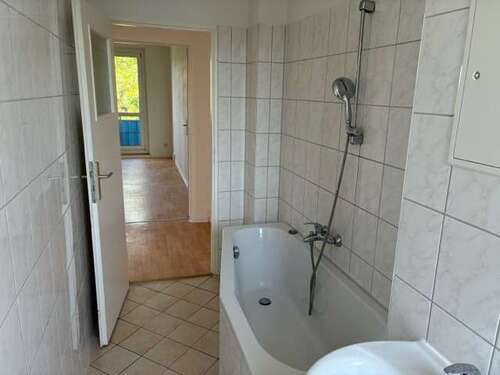 Foto - Wohnung zum Mieten in Halle (Saale) 334,00 € 60.71 m²