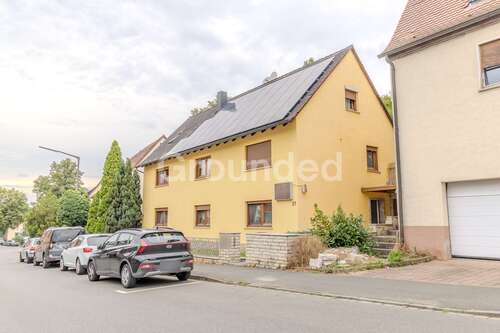 Foto - Haus zum Kaufen in Roßtal 679.000,00 € 299 m²