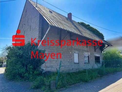 Foto - Haus zum Kaufen in Lonnig 99.000,00 € 190 m²