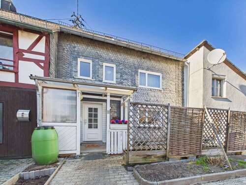 Foto - Haus zum Kaufen in Weisel 126.000,00 € 100 m²