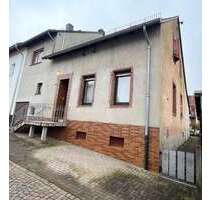 Haus zum Kaufen in Zweibrücken 99.000,00 € 151 m²