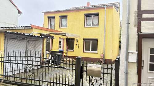 Foto - Haus zum Kaufen in Oschersleben 33.000,00 € 150 m²