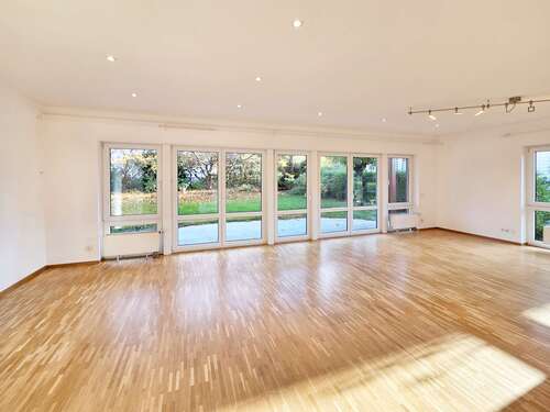 Foto - Haus zum Kaufen in Ditzingen 990.000,00 € 227 m²