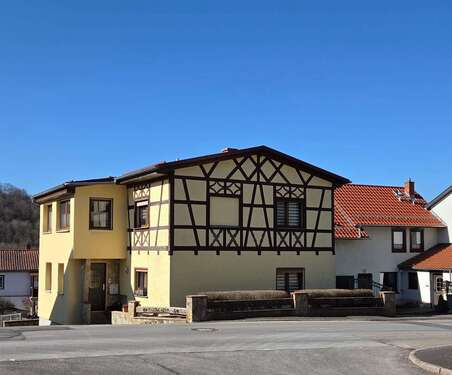 Foto - Haus zum Kaufen in Henneberg 160.000,00 € 142 m²