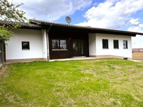 Foto - Haus zum Mieten in Obing 1.250,00 € 125 m²