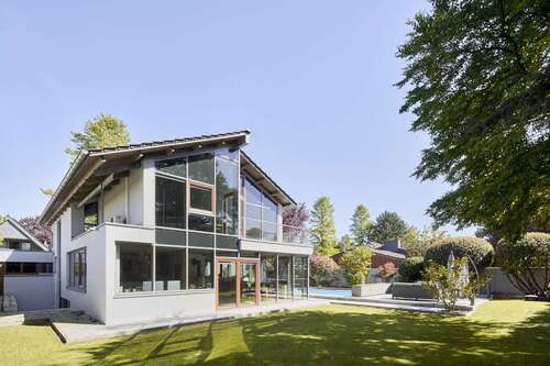 Foto - Haus zum Kaufen in Köln Müngersdorf 2.350.000,00 € 281 m²