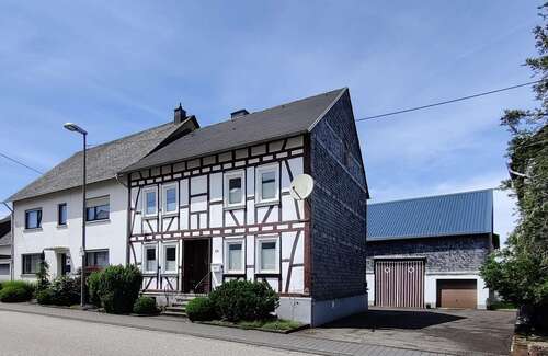 Foto - Haus zum Kaufen in Peterswald-Löffelscheid 495.000,00 € 280 m²
