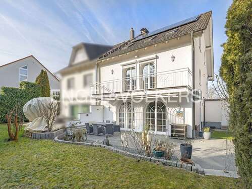 Foto - Haus zum Kaufen in Eschborn 1.100.000,00 € 213 m²