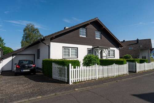 Foto - Haus zum Kaufen in Asbach 430.000,00 € 222 m²