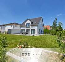 Haus zum Kaufen in Königsbrunn 1.097.400,00 € 174.4 m²
