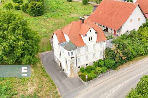 Foto - Haus zum Kaufen in Neuenstadt am Kocher 499.000,00 € 232 m²