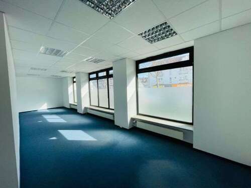 Foto - Büro in Neutraubling 4.092,96 € 511.62 m²