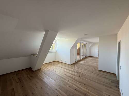Foto - Wohnung zum Mieten in Leipzig 1.362,02 € 123.82 m²