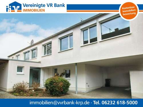 Foto - Haus zum Kaufen in Lingenfeld 875.000,00 € 252 m²