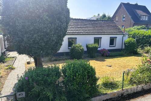 Foto - Haus zum Kaufen in Meerbusch Lank-Latum 290.000,00 € 90 m²